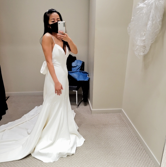 Allure Bridal Size 4 #9603 Bow Back Wedding Dress - Picture 4 of 5